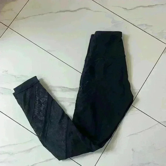 Lululemon Athletica Black Lace Floral Wunder Under Compression Leggings Size 4 - Picture 6 of 11